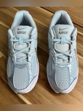 Nike 6Y or 7.5 women NEW Sneakers